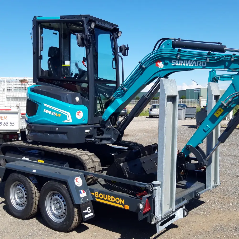 SWE25UF Mini Excavator - Image 4