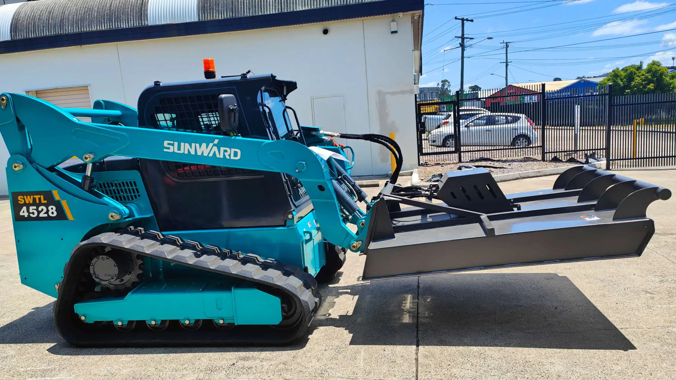 SWTL4528 Tracked Skid Steer - Image 3