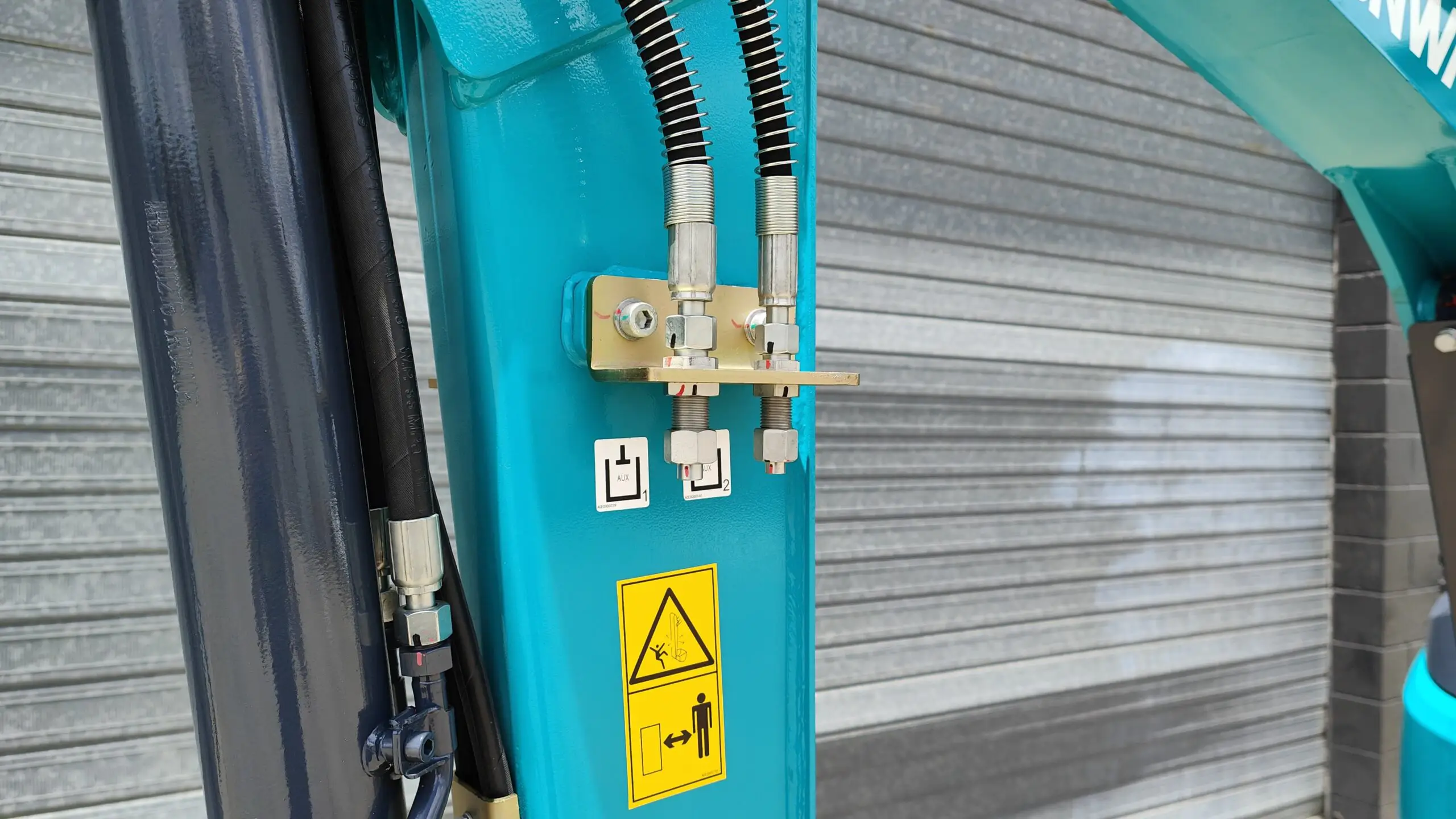 SWE25UF Mini Excavator - Image 5