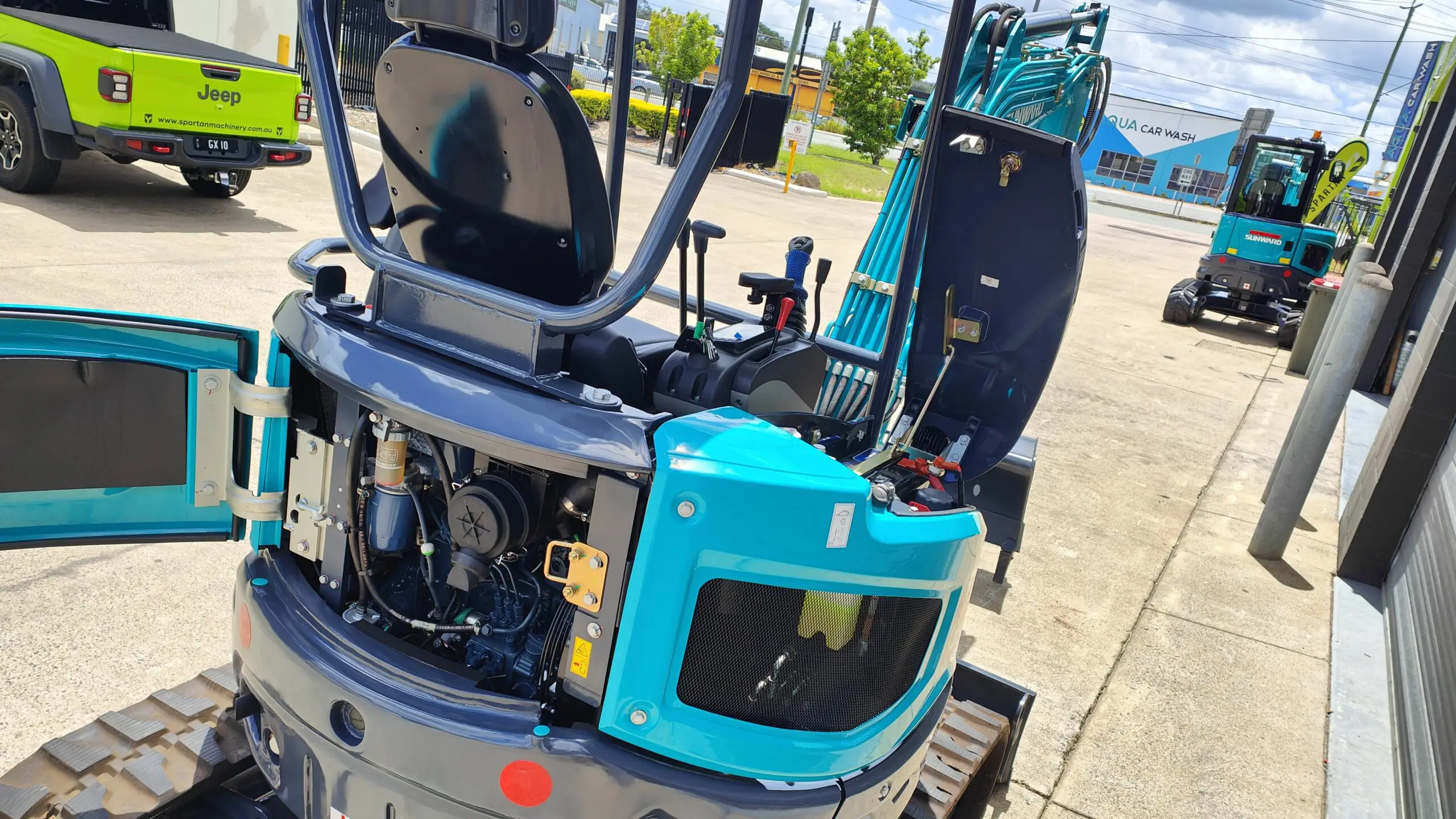 SWE25UF Mini Excavator - Image 25
