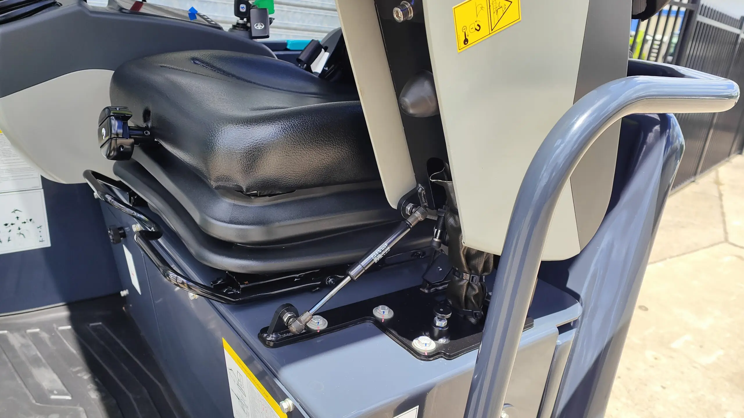 SWE25UF Mini Excavator - Image 12
