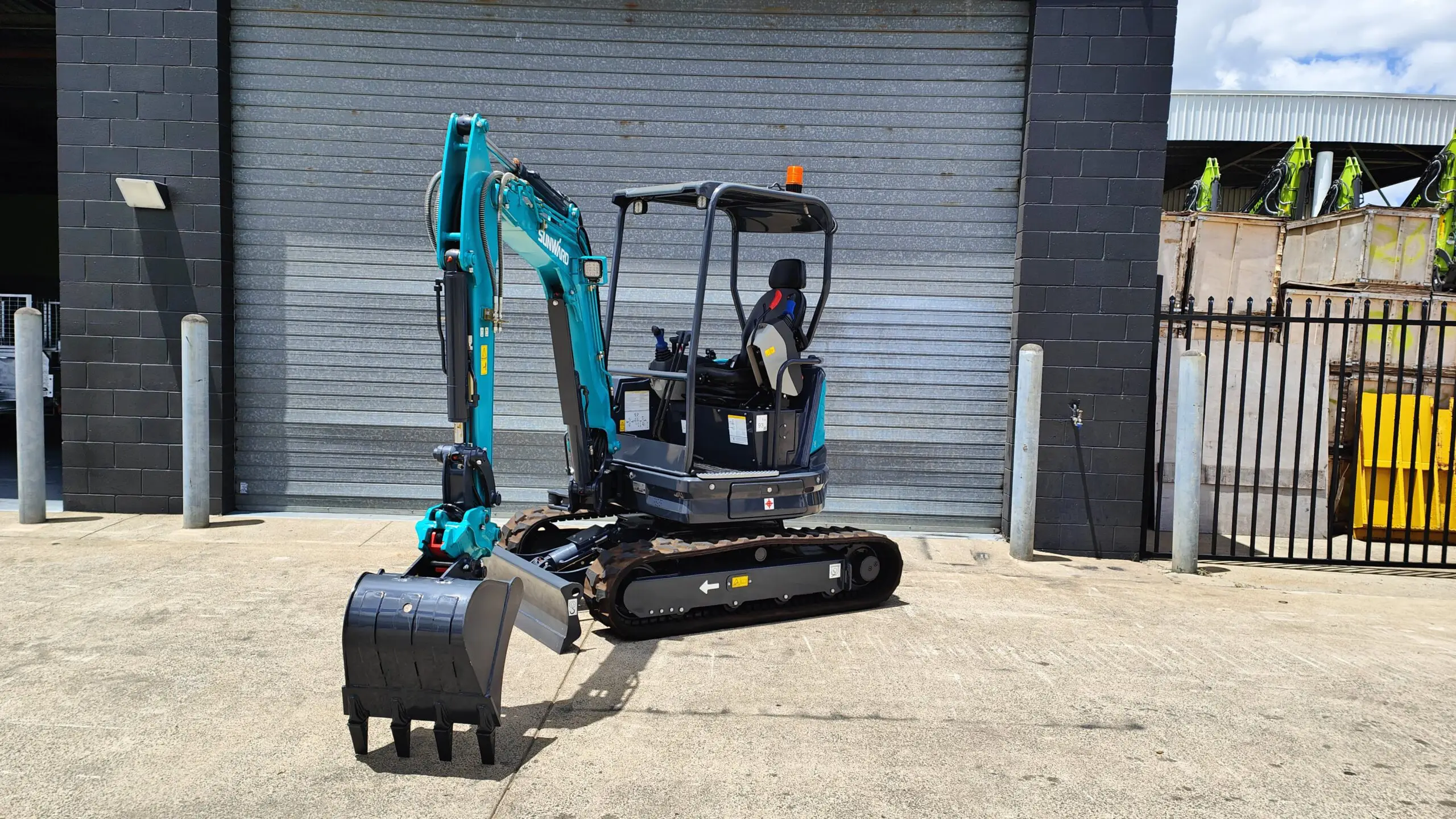 SWE25UF Mini Excavator - Image 28