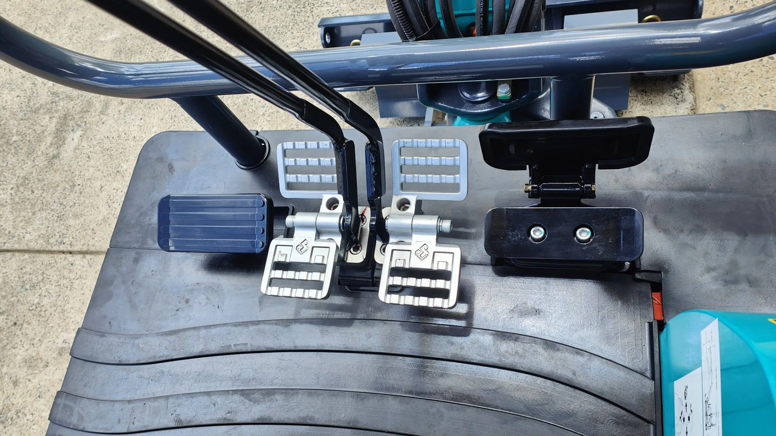 SWE18UF Mini Excavator - Image 11