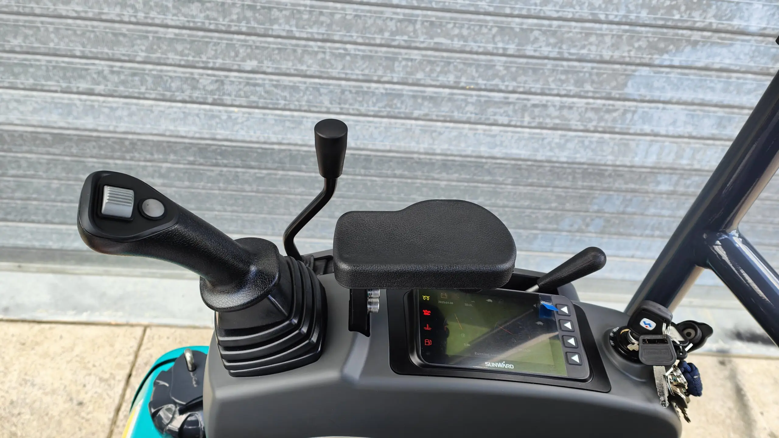 SWE18UF Mini Excavator - Image 13