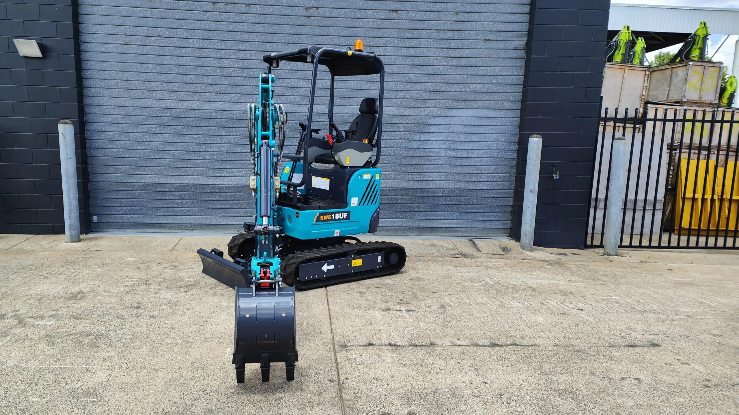 SWE18UF Mini Excavator - Image 3