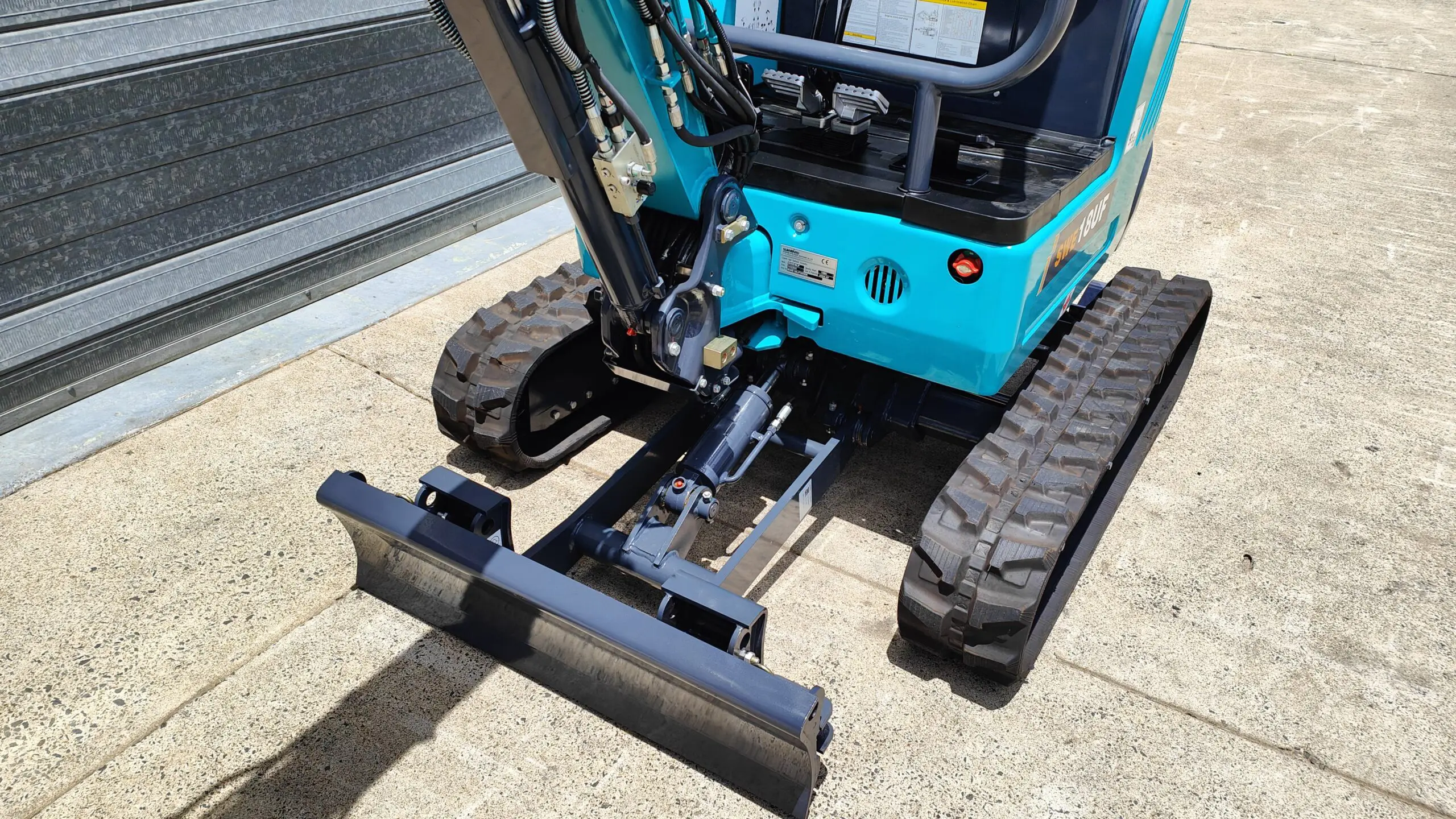 SWE18UF Mini Excavator - Image 6