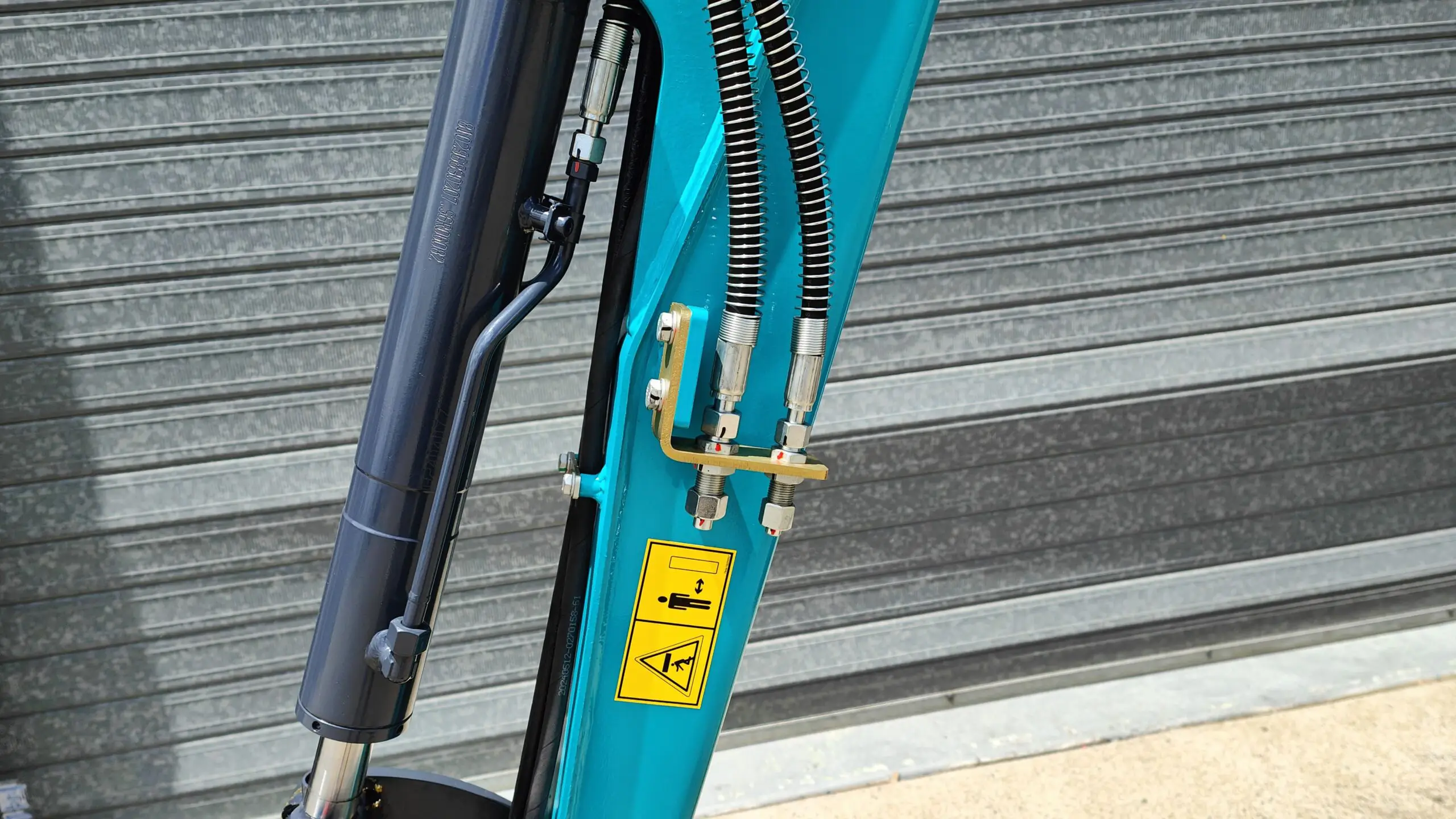 SWE18UF Mini Excavator - Image 7