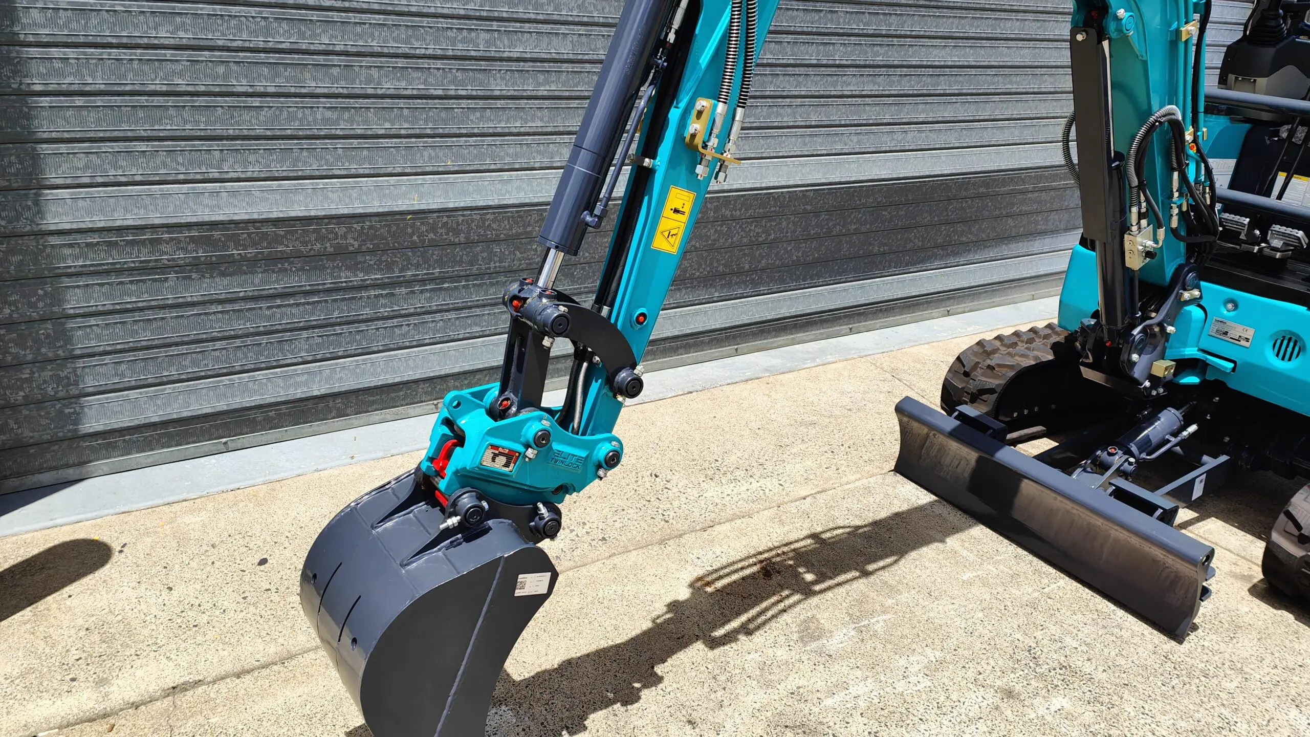 SWE18UF Mini Excavator - Image 8