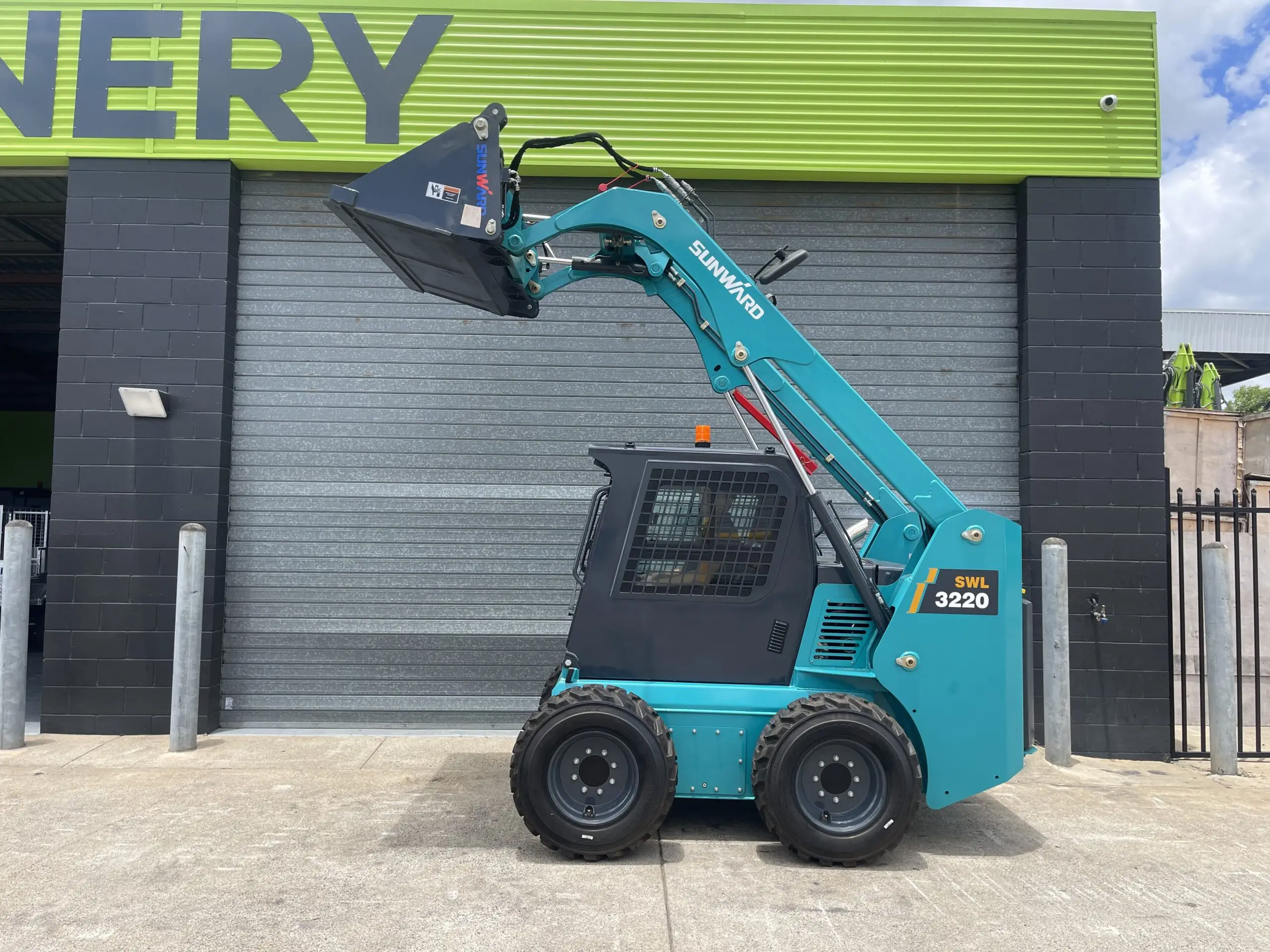 SWL3220 Wheeled Skid Steer - Image 3