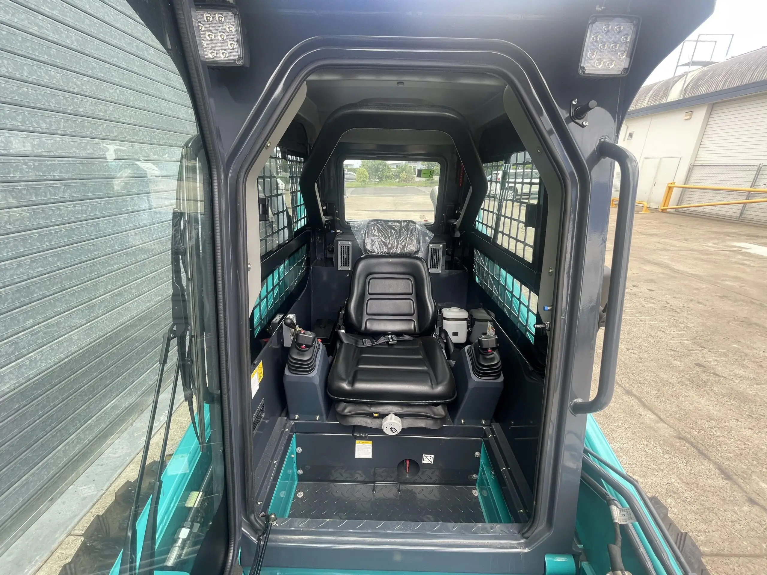 SWTL4528 Tracked Skid Steer - Image 15
