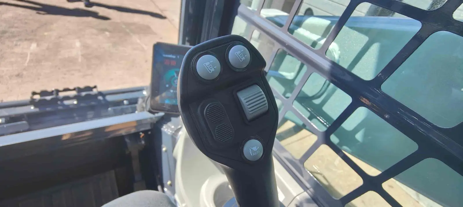 SWTL5238 Tracked Skid Steer - Image 18